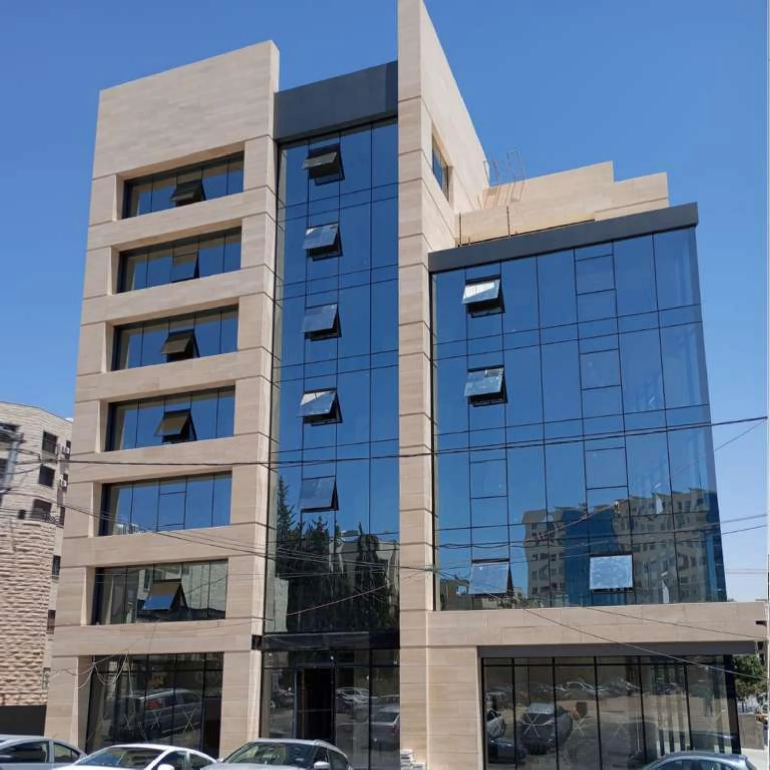مبنى 30 مكتباً — 1