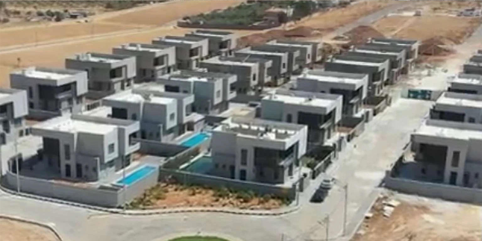 مجمع سكني من 114 فيلا — 1